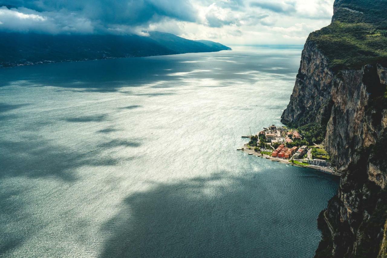 Antica Casa Alboletta - Appartamento Frida Kahlo Riva del Garda Bagian luar foto