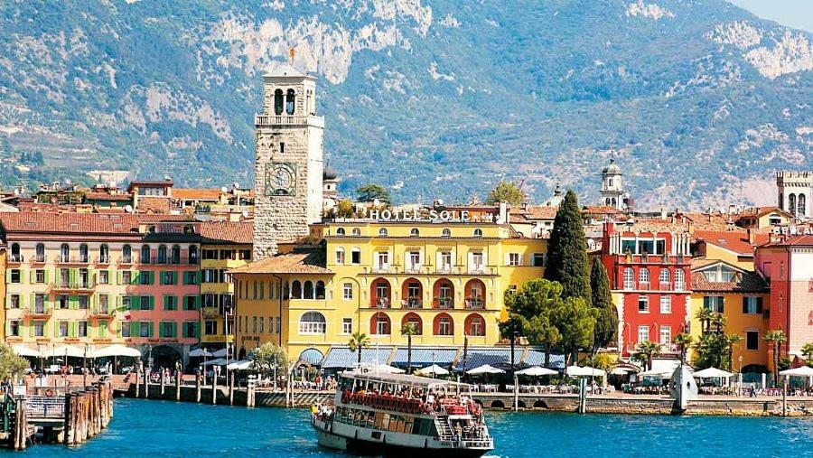 Antica Casa Alboletta - Appartamento Frida Kahlo Riva del Garda Bagian luar foto